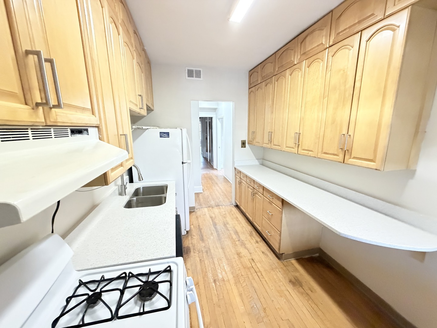 5674 N Ridge Avenue 2S