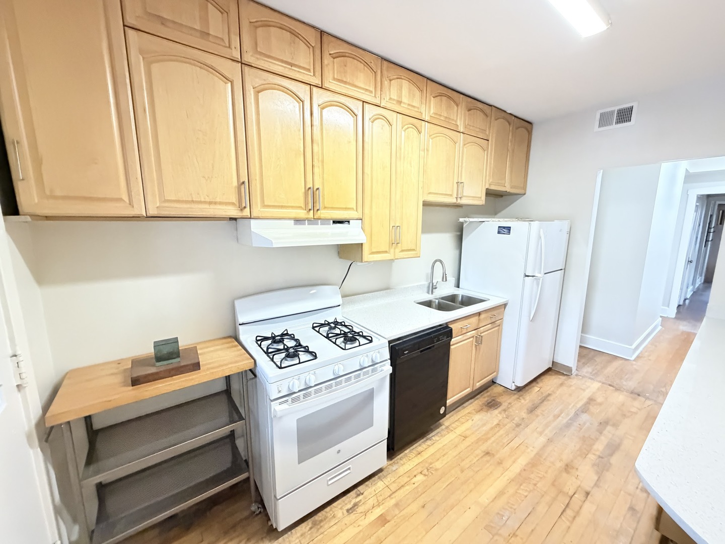 5674 N Ridge Avenue 2S