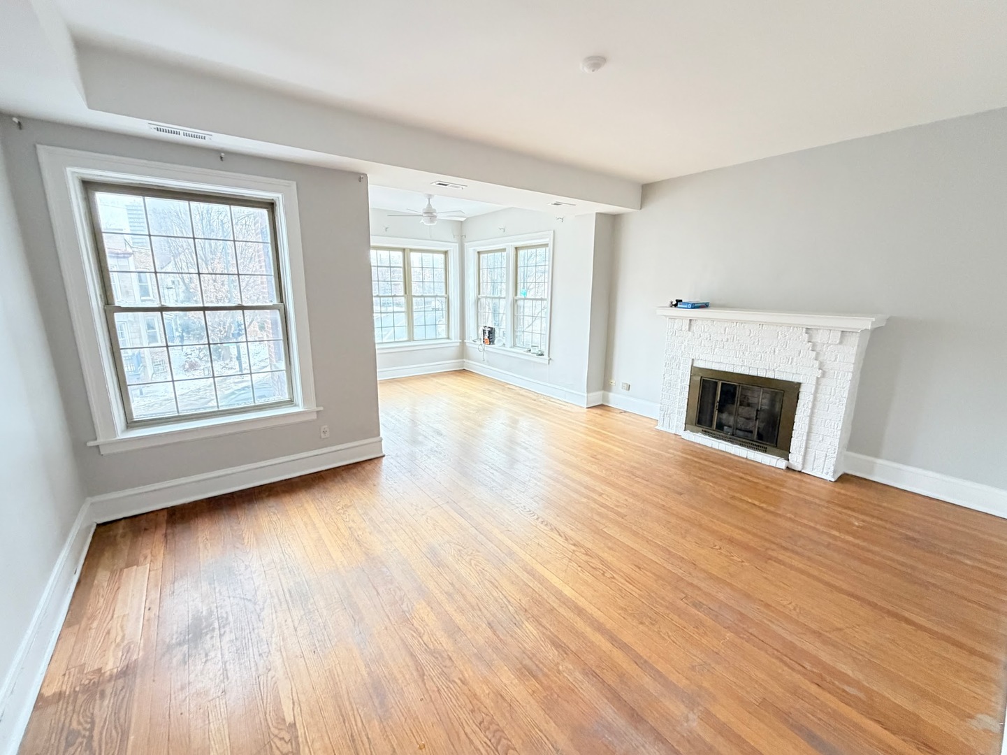 5674 N Ridge Avenue 2S