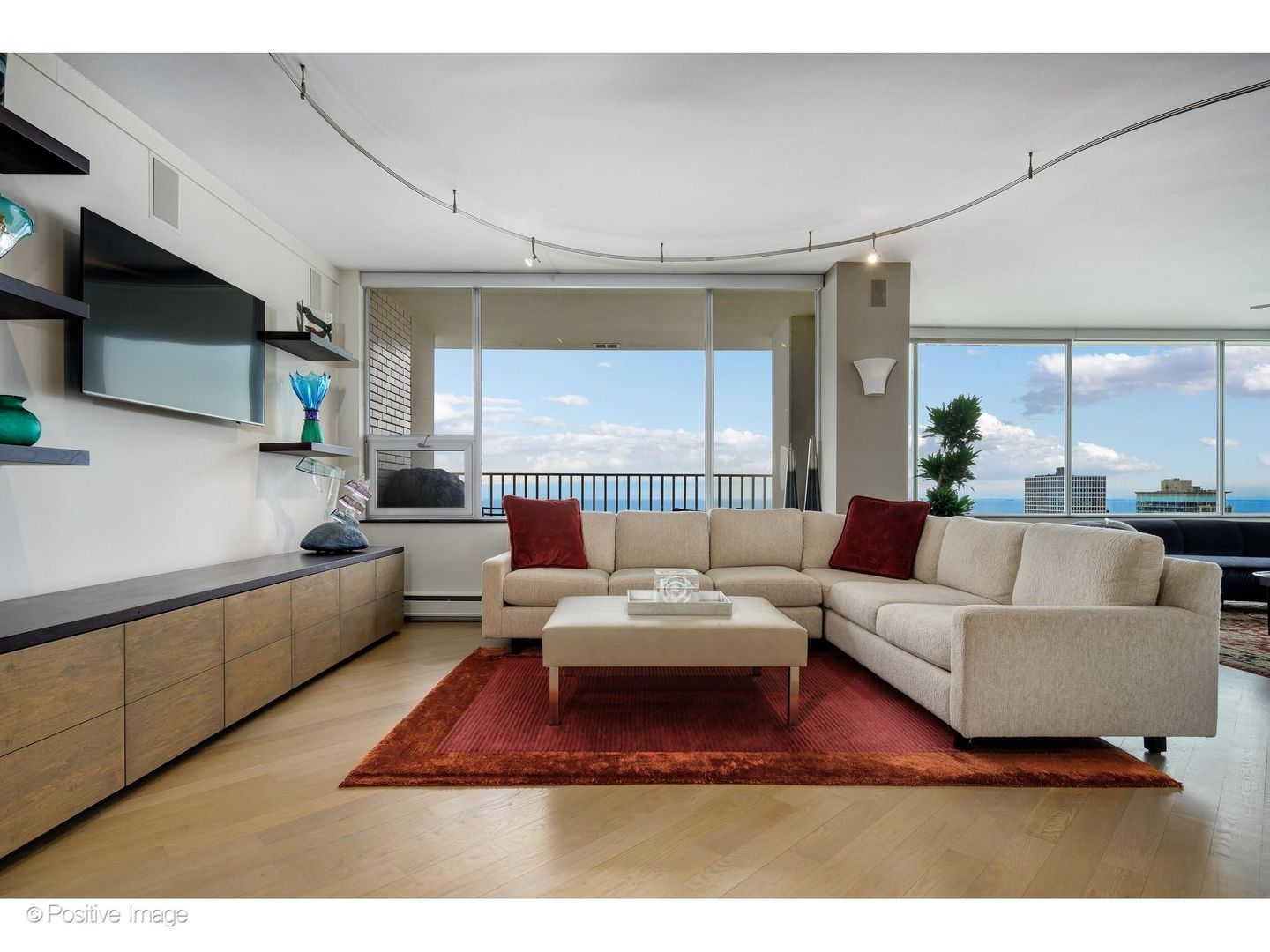 1000 N Lake Shore Plaza 39B