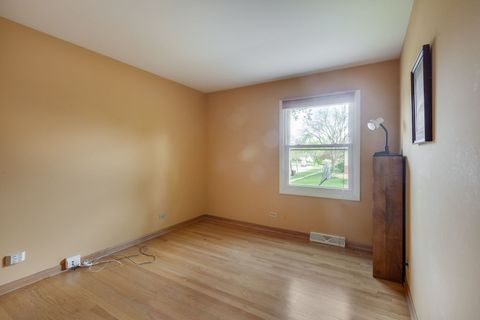 Tiny photo for 3990 Hudson Drive, Hoffman Estates, IL 60192 (MLS # 12629031)