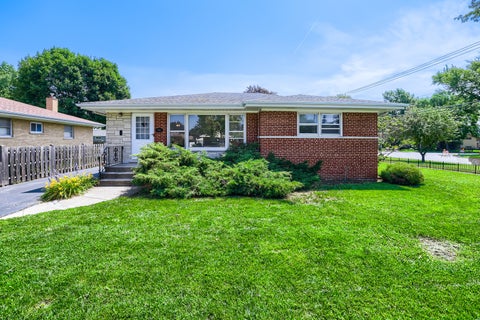 Photo of 603 N Wilshire Lane, Arlington Heights, IL 60004 (MLS # 12700270)
