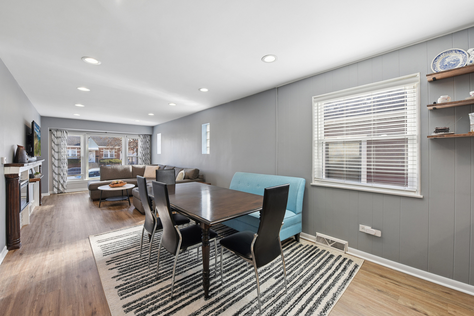 3334 N Oleander Avenue