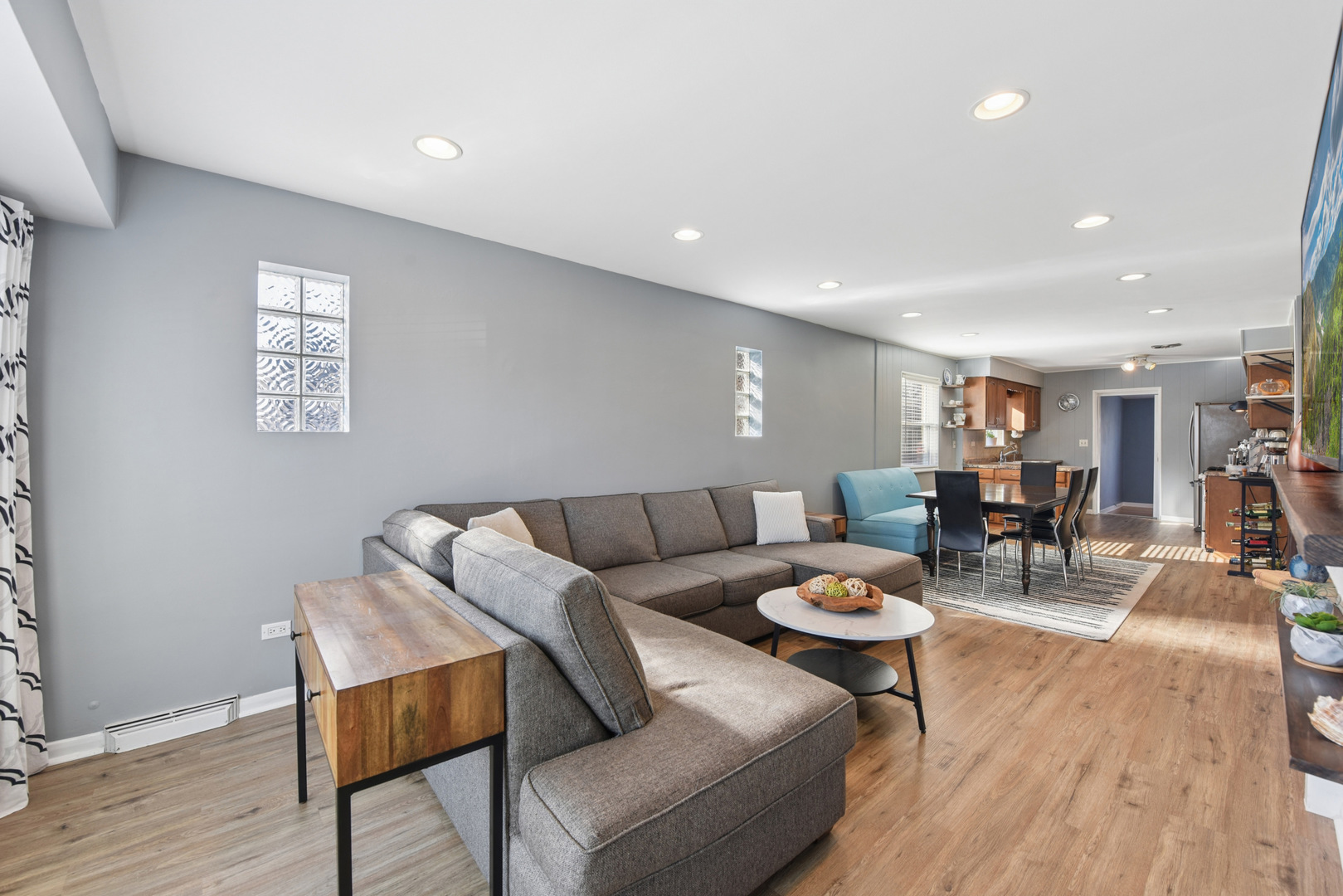 3334 N Oleander Avenue