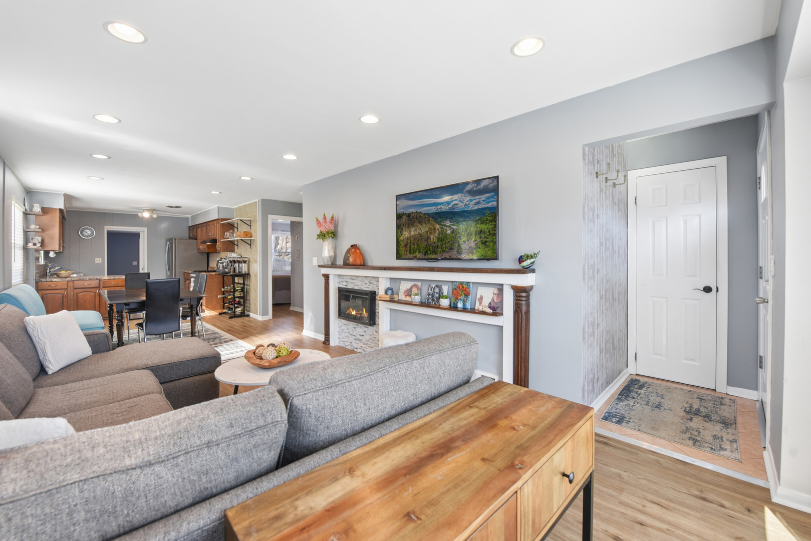 3334 N Oleander Avenue