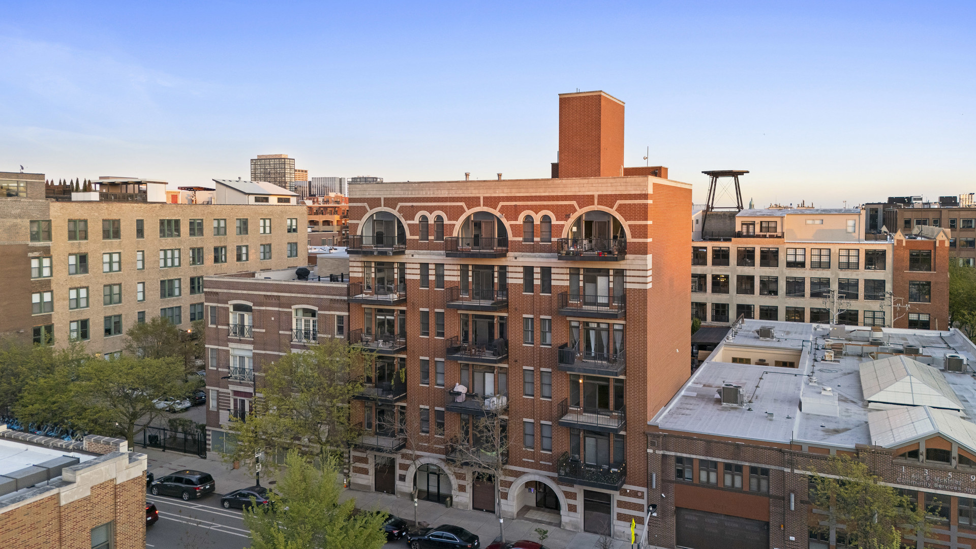 1355 W WASHINGTON Boulevard 4D