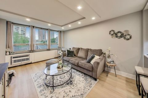 Tiny photo for 88 W Schiller Street #305L, Chicago, IL 60610 (MLS # 12478403)
