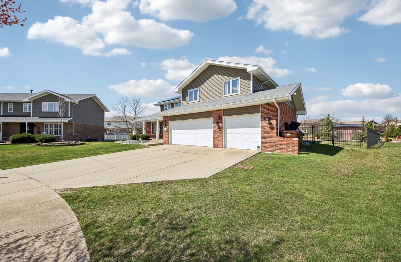 19328 Woodfield Court