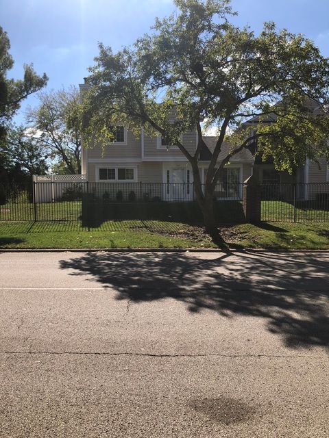 Tiny photo for 353 Le Parc Circle #353, Buffalo Grove, IL 60089 (MLS # 12494470)