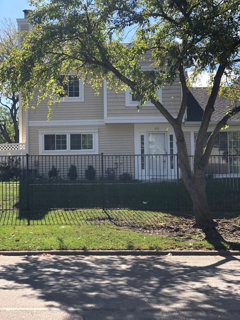 Photo of 353 Le Parc Circle #353, Buffalo Grove, IL 60089 (MLS # 12494470)