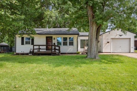 Photo of 1531 29th Street, Bettendorf, IA 52722 (MLS # 12761214)