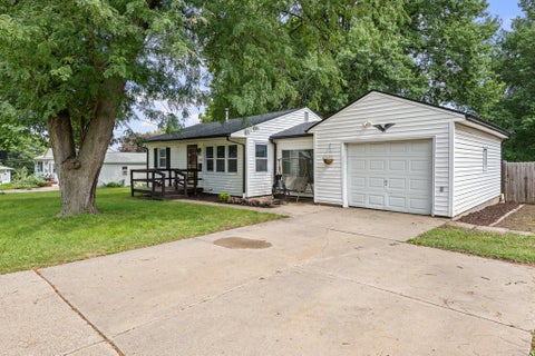 Tiny photo for 1531 29th Street, Bettendorf, IA 52722 (MLS # 12761214)