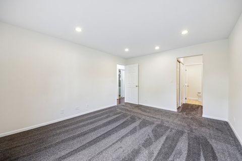 Tiny photo for 170 Grove Avenue #B, Des Plaines, IL 60016 (MLS # 12633056)