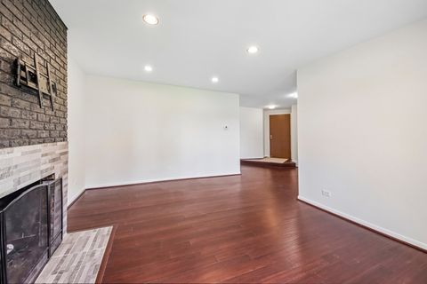 Tiny photo for 170 Grove Avenue #B, Des Plaines, IL 60016 (MLS # 12633056)
