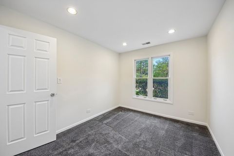 Tiny photo for 170 Grove Avenue #B, Des Plaines, IL 60016 (MLS # 12633056)