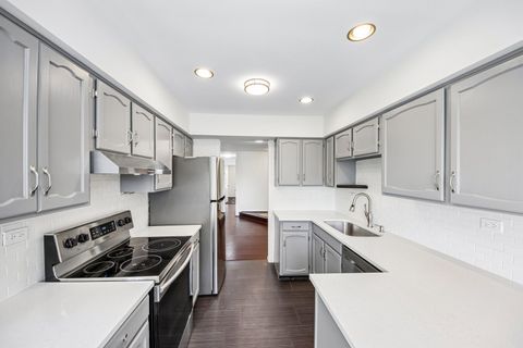 Tiny photo for 170 Grove Avenue #B, Des Plaines, IL 60016 (MLS # 12633056)