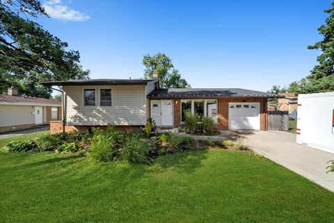Photo of 602 ARTHUR Drive, Lombard, IL 60148 (MLS # 12492468)
