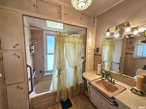 Tiny photo for 1800 FRANKLIN Avenue, Mt Vernon, IL 62864 (MLS # EB458955)