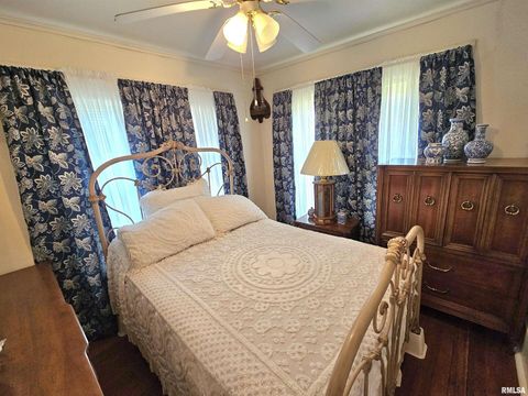 Tiny photo for 1800 FRANKLIN Avenue, Mt Vernon, IL 62864 (MLS # EB458955)