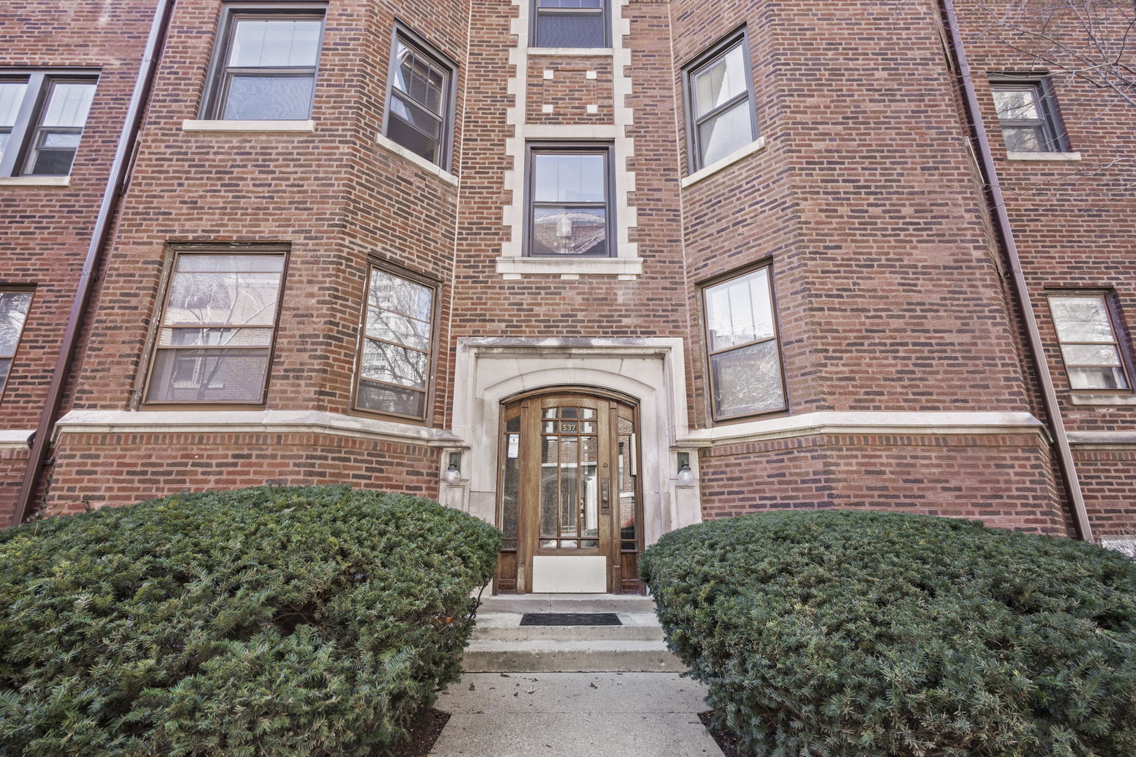 537 W Brompton Avenue 3S