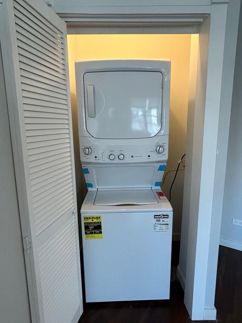 7441 N ROGERS Avenue 3A