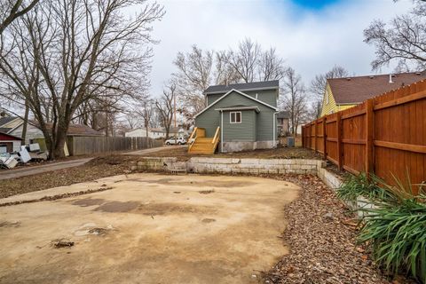 Tiny photo for 1207 W Walnut Street, Bloomington, IL 61701 (MLS # 12541706)