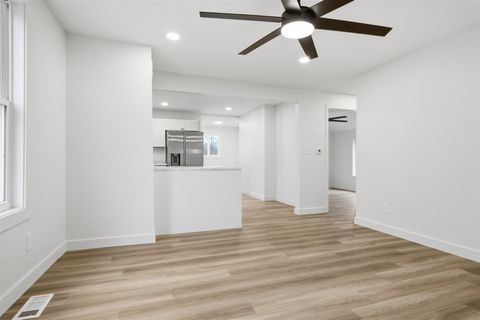 Tiny photo for 1207 W Walnut Street, Bloomington, IL 61701 (MLS # 12541706)