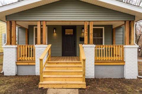 Tiny photo for 1207 W Walnut Street, Bloomington, IL 61701 (MLS # 12541706)