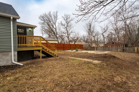 Tiny photo for 1207 W Walnut Street, Bloomington, IL 61701 (MLS # 12541706)