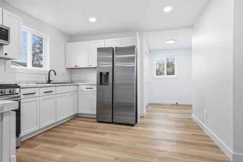 Tiny photo for 1207 W Walnut Street, Bloomington, IL 61701 (MLS # 12541706)