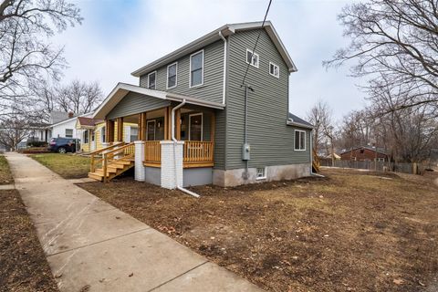 Tiny photo for 1207 W Walnut Street, Bloomington, IL 61701 (MLS # 12541706)