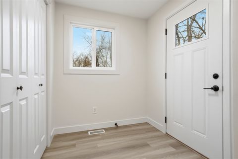 Tiny photo for 1207 W Walnut Street, Bloomington, IL 61701 (MLS # 12541706)