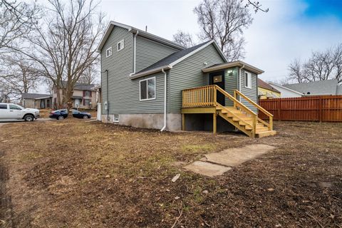 Tiny photo for 1207 W Walnut Street, Bloomington, IL 61701 (MLS # 12541706)