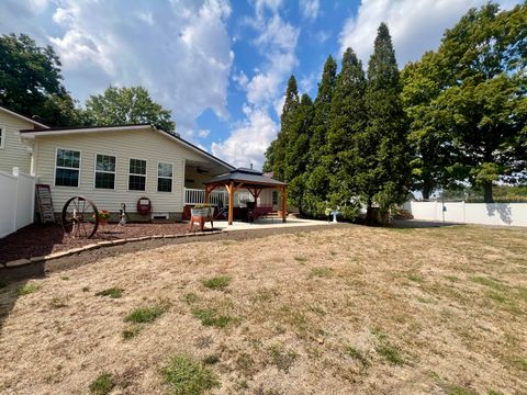 Tiny photo for 512 Norton Drive, Oakland, IL 61943 (MLS # 12470596)