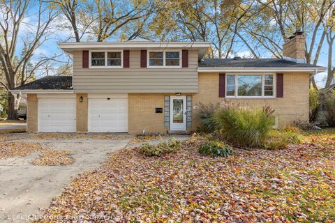 Photo of 320 Elmwood Drive, Naperville, IL 60540 (MLS # 12512546)