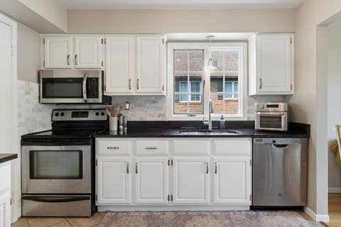 Tiny photo for 230 Windsor Lane #D, Willowbrook, IL 60527 (MLS # 12702907)