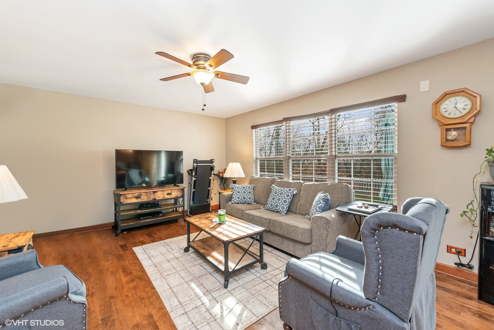 Huntley, Illinois 60142, United States, 4 Bedrooms Bedrooms, ,3 BathroomsBathrooms,Residential,Active,197590