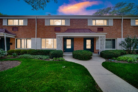 Photo of 662 Carriage Hill Drive, Glenview, IL 60025 (MLS # 12730145)
