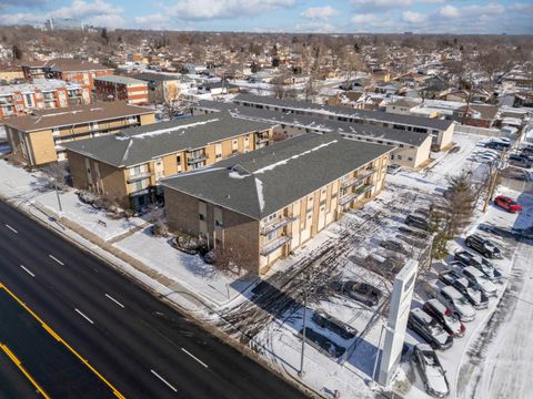 Tiny photo for 10117 S Cicero Avenue #206, Oak Lawn, IL 60453 (MLS # 12546137)