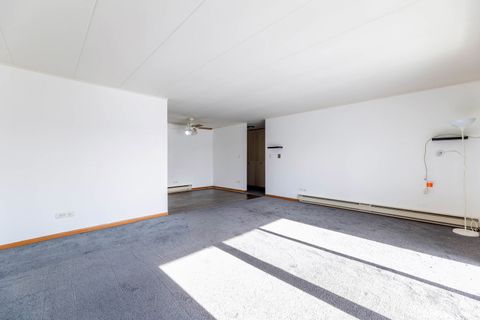 Tiny photo for 10117 S Cicero Avenue #206, Oak Lawn, IL 60453 (MLS # 12546137)