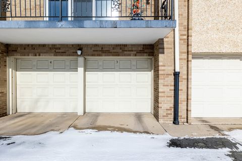 Tiny photo for 10117 S Cicero Avenue #206, Oak Lawn, IL 60453 (MLS # 12546137)