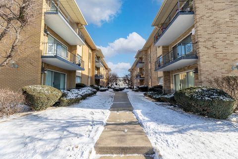 Tiny photo for 10117 S Cicero Avenue #206, Oak Lawn, IL 60453 (MLS # 12546137)