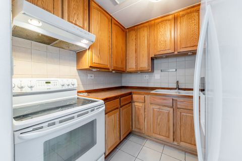 Tiny photo for 10117 S Cicero Avenue #206, Oak Lawn, IL 60453 (MLS # 12546137)