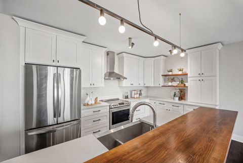 Tiny photo for 807 DAVIS Street #2011, Evanston, IL 60201 (MLS # 12570338)