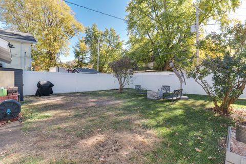 Tiny photo for 601 E Grove Street, Bloomington, IL 61701 (MLS # 12511521)