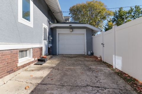 Tiny photo for 601 E Grove Street, Bloomington, IL 61701 (MLS # 12511521)