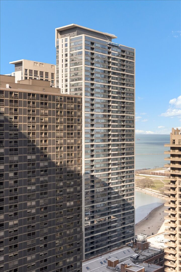 505 N MCCLURG Court 3102