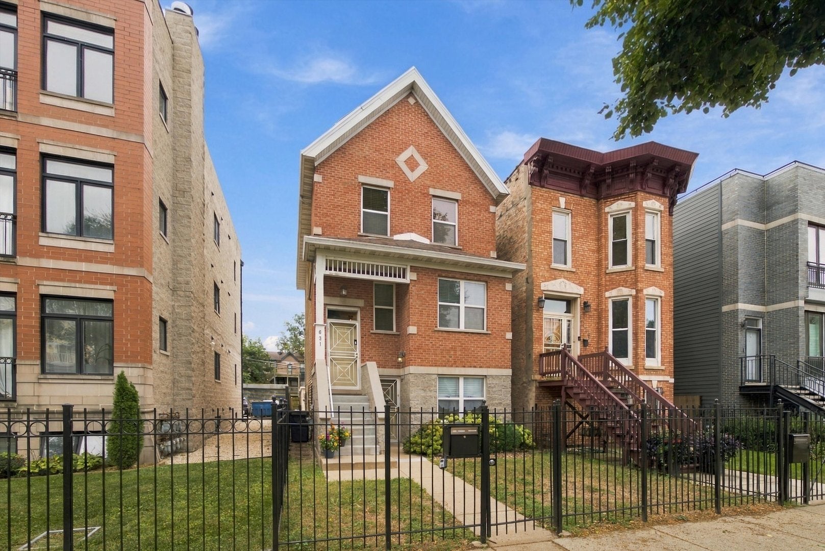 631 E Bowen Avenue