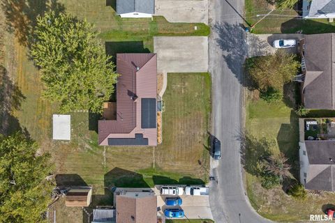 Tiny photo for 8 Ronnies Terrace, Centralia, IL 62801 (MLS # EB460181)