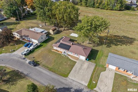 Tiny photo for 8 Ronnies Terrace, Centralia, IL 62801 (MLS # EB460181)